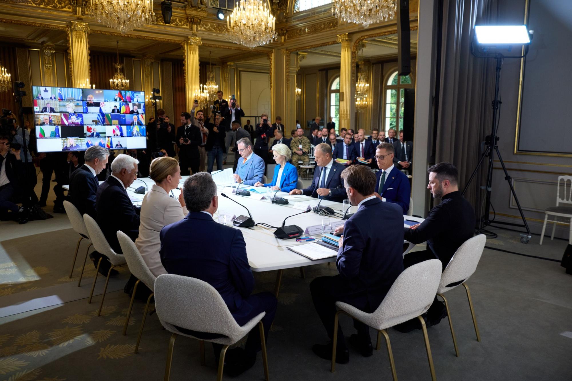 Politico: Україна та союзники майже погодили ключові документи про припинення вогню